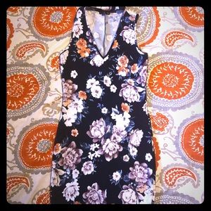 Fitted navy flower dress with key hole cut out.